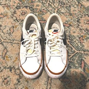 Nike Court Legacy